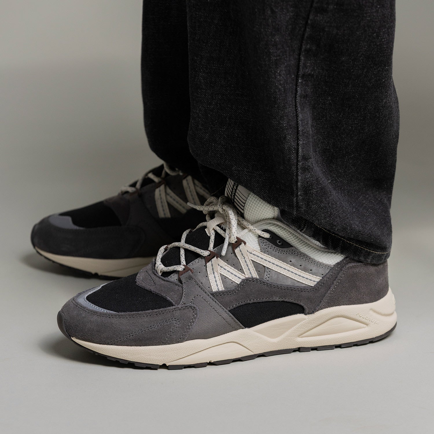 A pair of Karhu Fusion 2.0 Trainers Dark Gull Gray / Turtledove on-foot