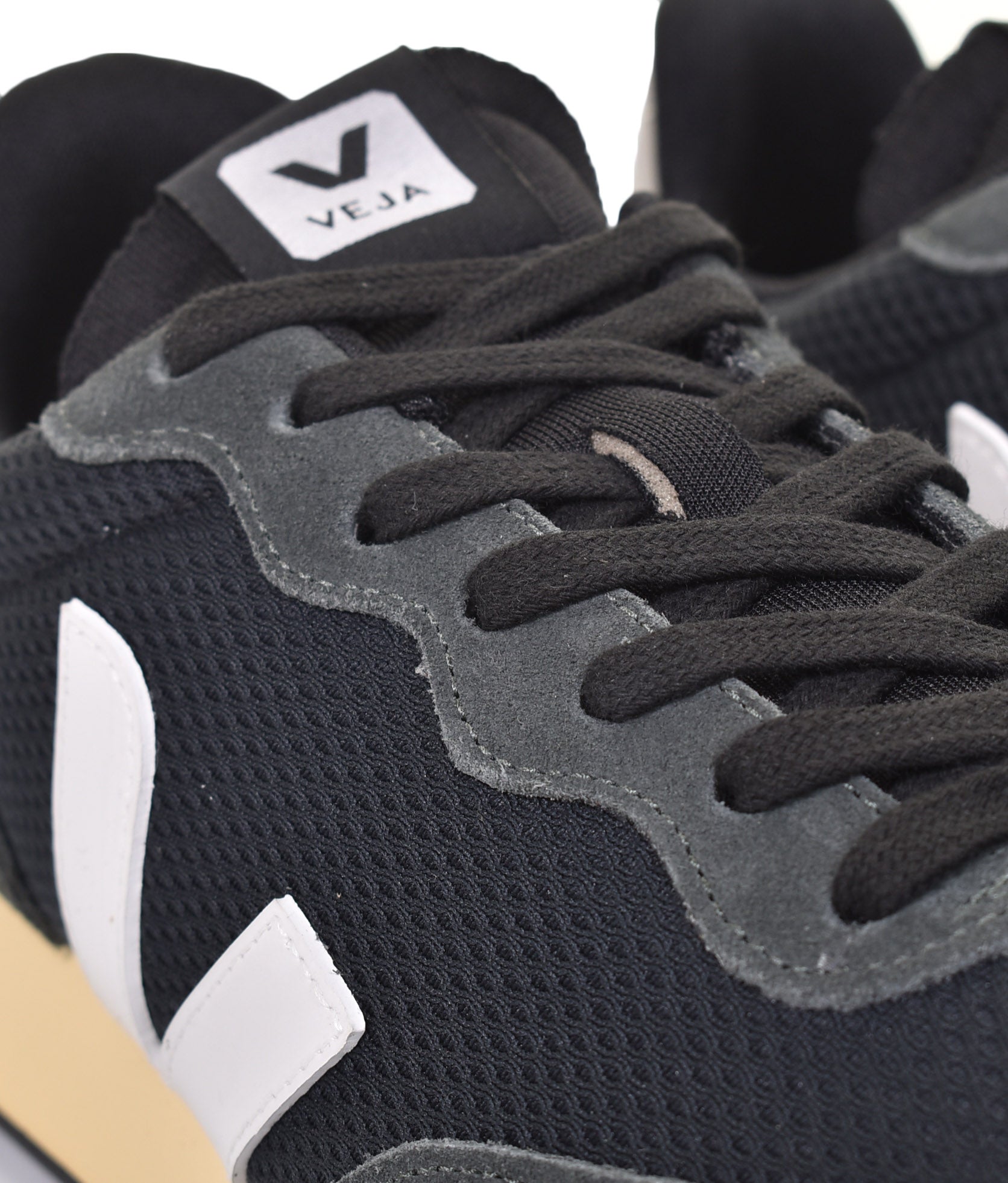 Rio Branco Alveo Mesh Trainers Black White