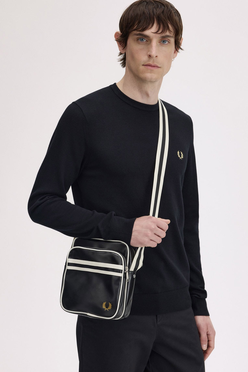 Model wearing fred perry Classic Side Bag Black over his shoulder