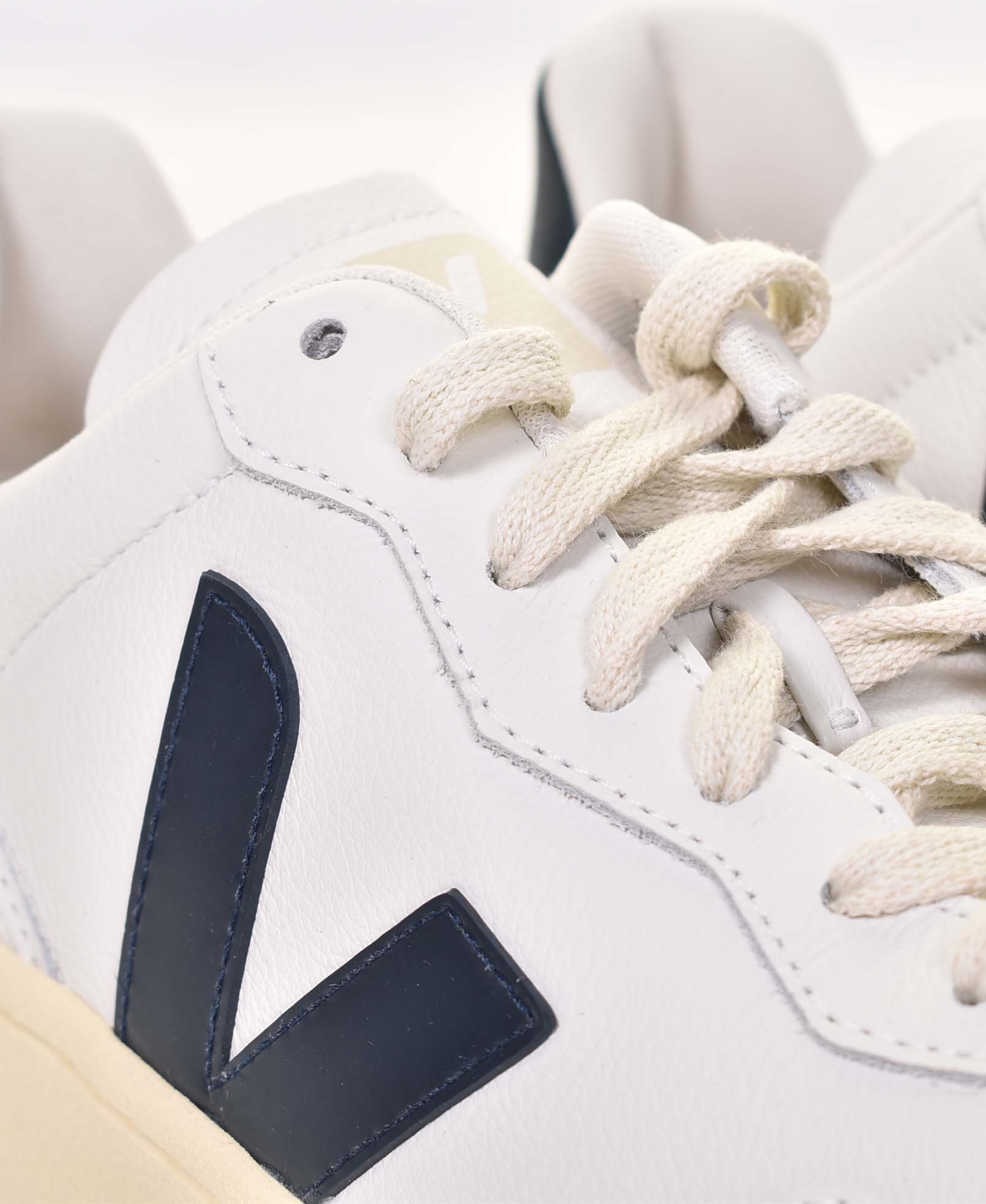 V-90 O T Leather Trainers Extra White Nautico