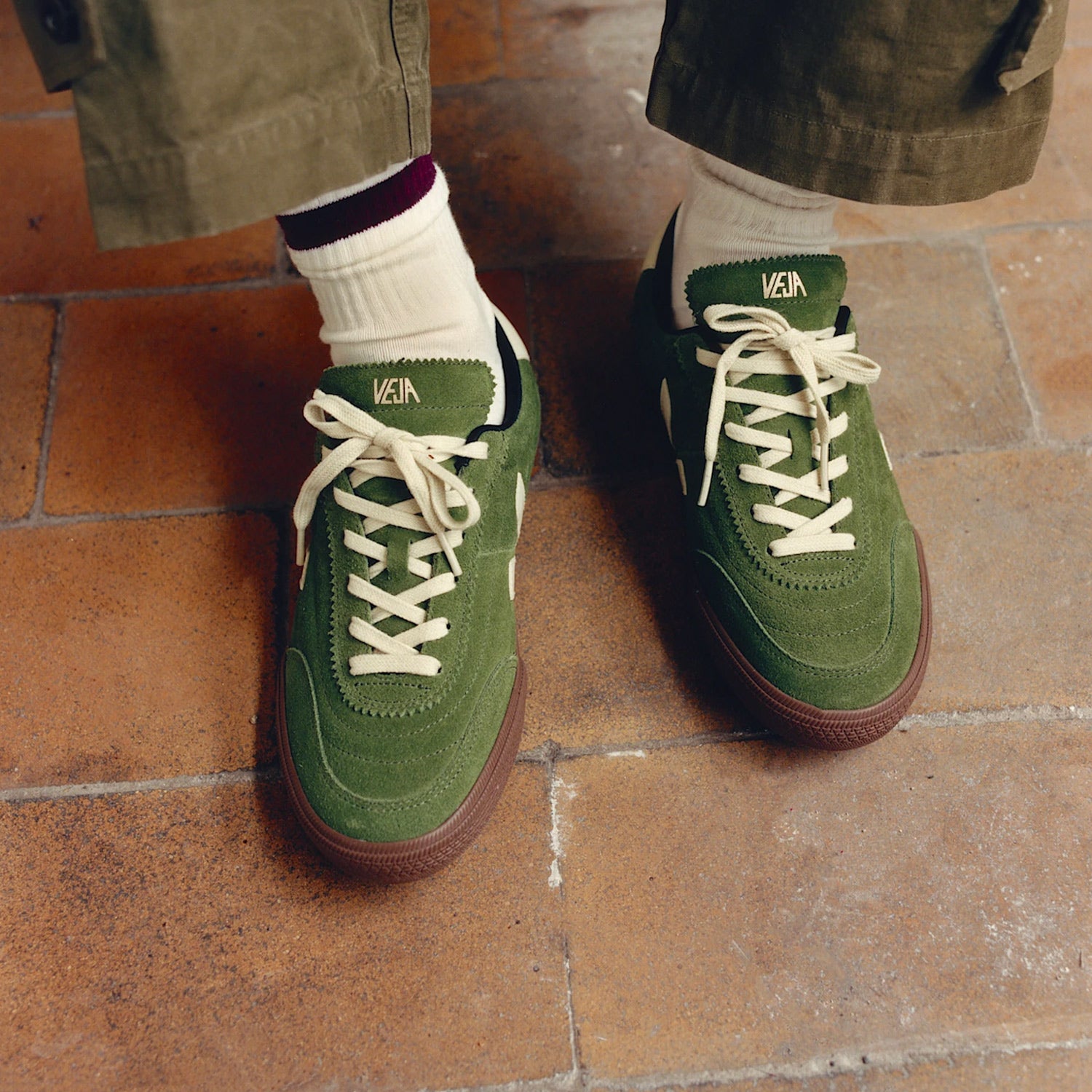 On-foot image of the Veja Panenka Militar in green
